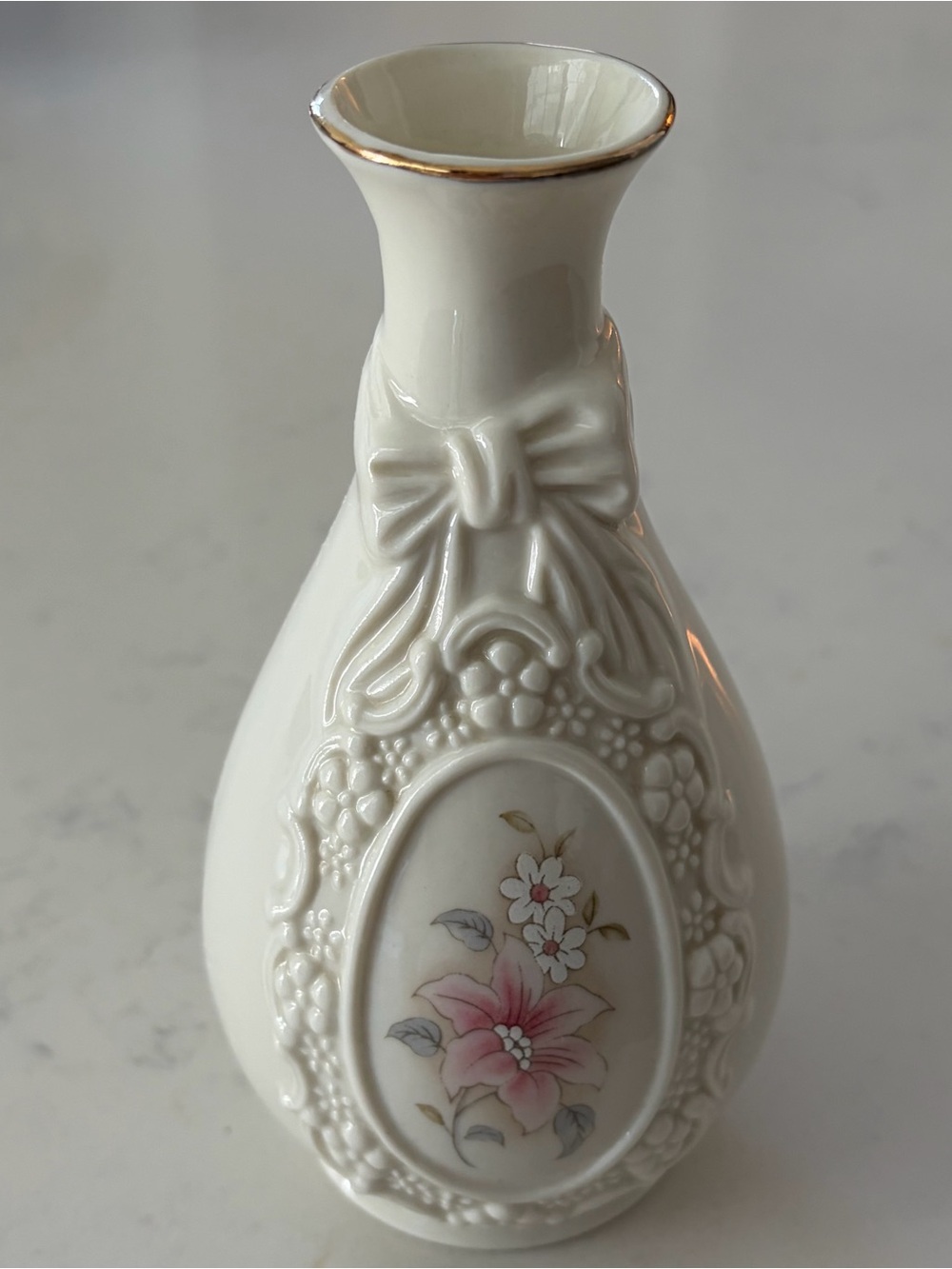 Royal Heritage Collection THE CAMEO RIBBON VASE Floral Gold Trim Porcelain Vtg